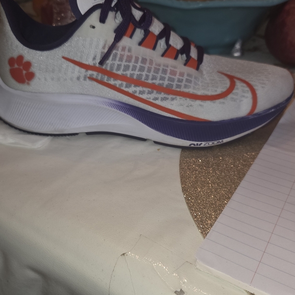 Shoes - Picture 3 of 10